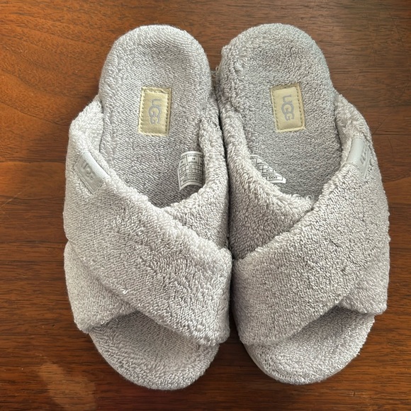 Shoes - Ugg Fuzz Sugar Cross Slide
 Size 6